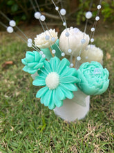 Load image into Gallery viewer, Daisy Essence Bouquet